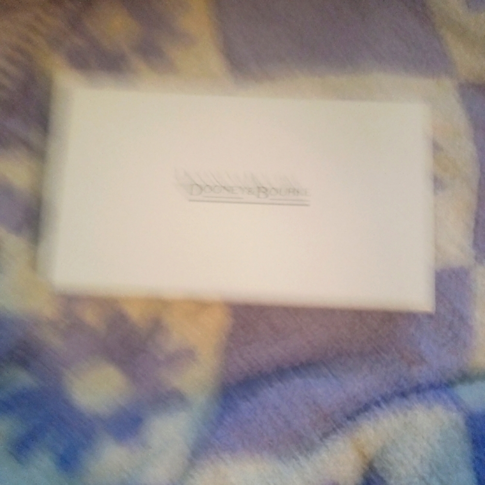 NWT NIB DOONEY AND BOURKE PEACH COLOR ZIP AROUND WALLET